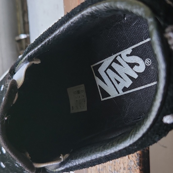 Van's Women's size 5.5. Brand new. Black with white polka dots. Worn 3times. - Picture 11 of 11